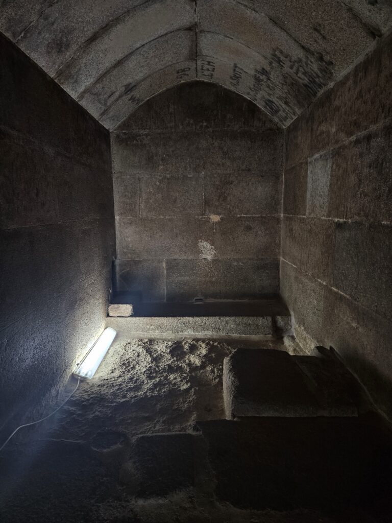 Espace à l'intérieur de la pyramide